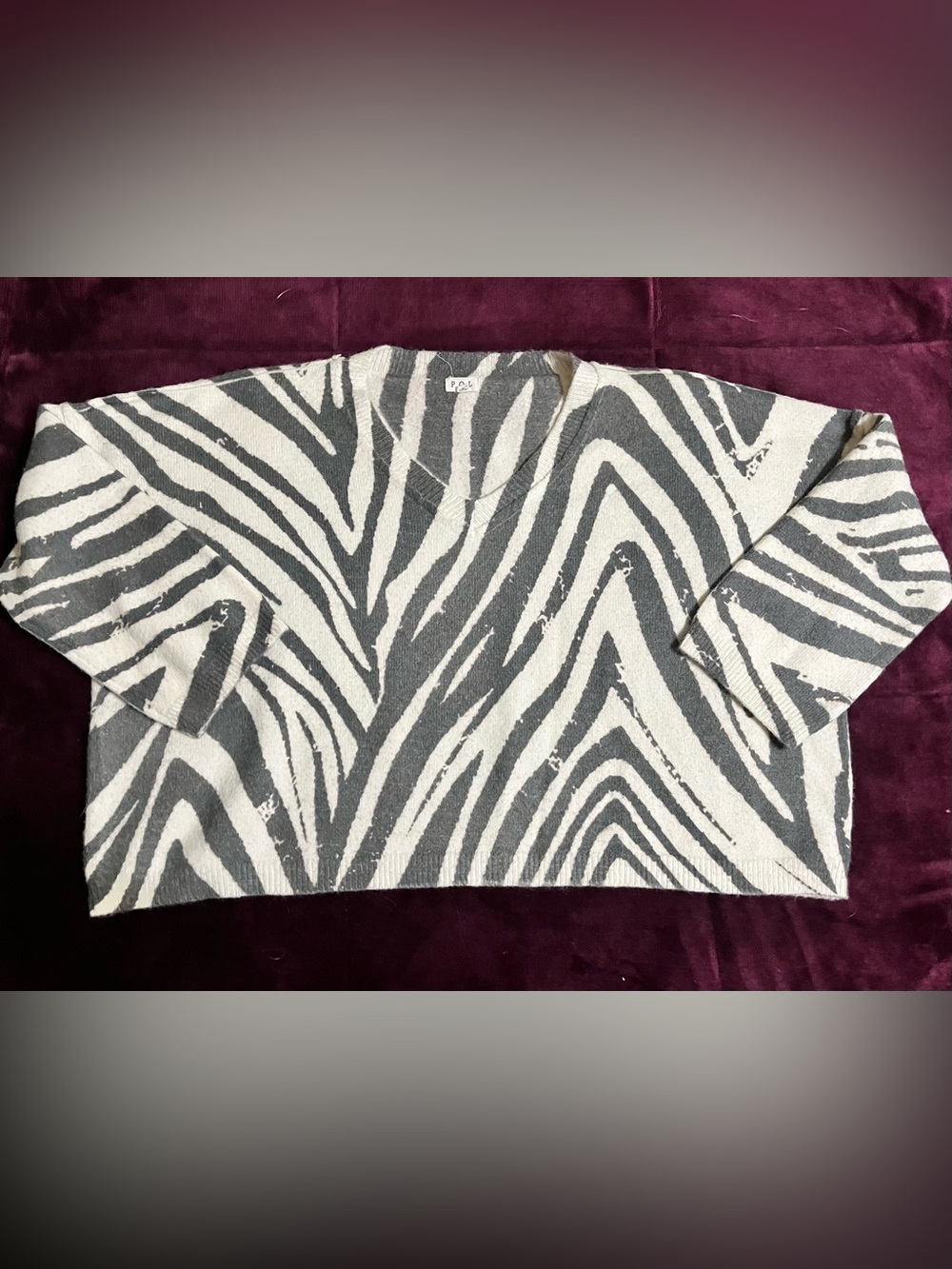 POL Women’s M Zebra Print Knit Pullover Gray Cream Cozy Sweater 3/4 Sleeve